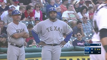 TEX@CLE: Tomlin loses ball in the sun on Uribe throw