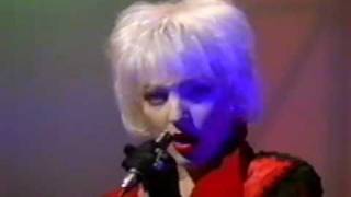 Miniatura del video "The Primitives - Way Behind Me performance"