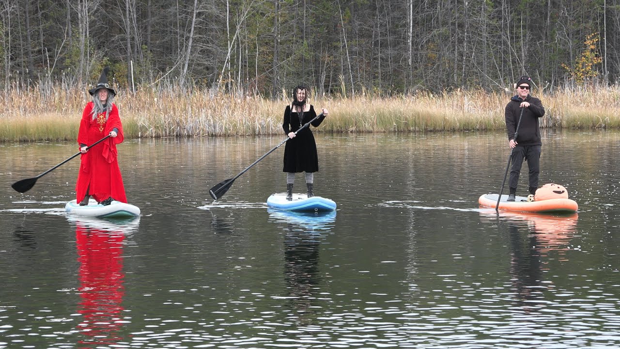 Ведьмы (и старуха!) на воде — Вейлмаунт, Британская Колумбия