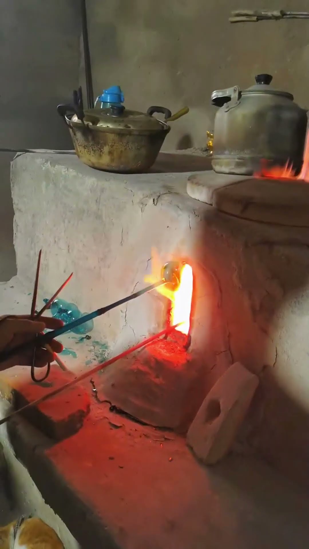 Glass long tail bead manufacturing process- Good tools and machinery make work easy