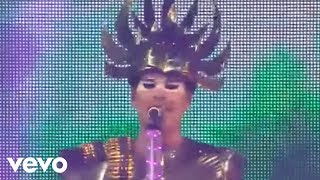 Miniatura de vídeo de "Empire Of The Sun - We Are The People"