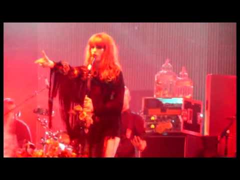 Florence And The Machine - Hurricane Drunk (2009) Glastonbury, England