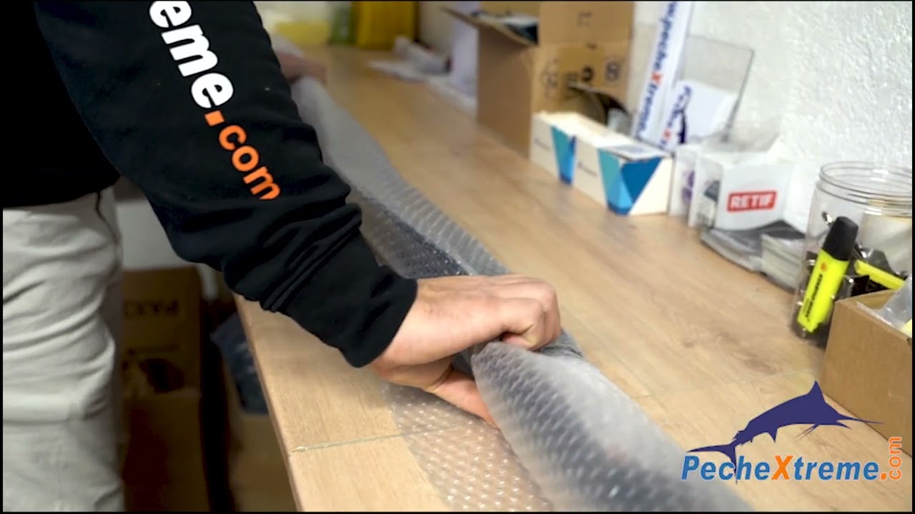 Préparation d'un colis pour une canne à pêche chez Pechextreme.com