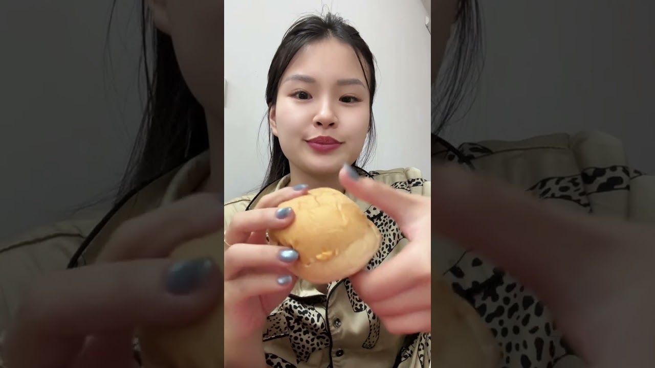 Bánh mì nhân thịt bò Kinh Đô