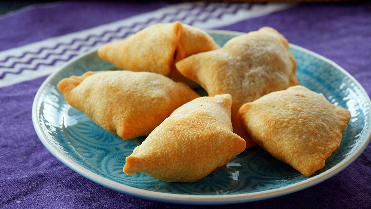 Make These Easy Vegetarian Samosas Right At Home With Spiced Potatoes And Peas