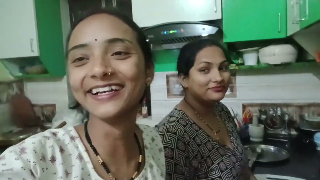 आज हम ने बनाये गुजिया 😋 वो भी इतनी रात मैं 😱