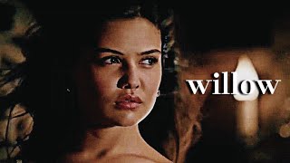 Davina Claire Willow