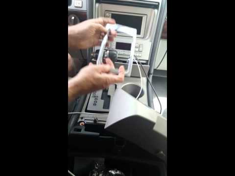 Lincoln Navigator 2006 stock factory radio removal