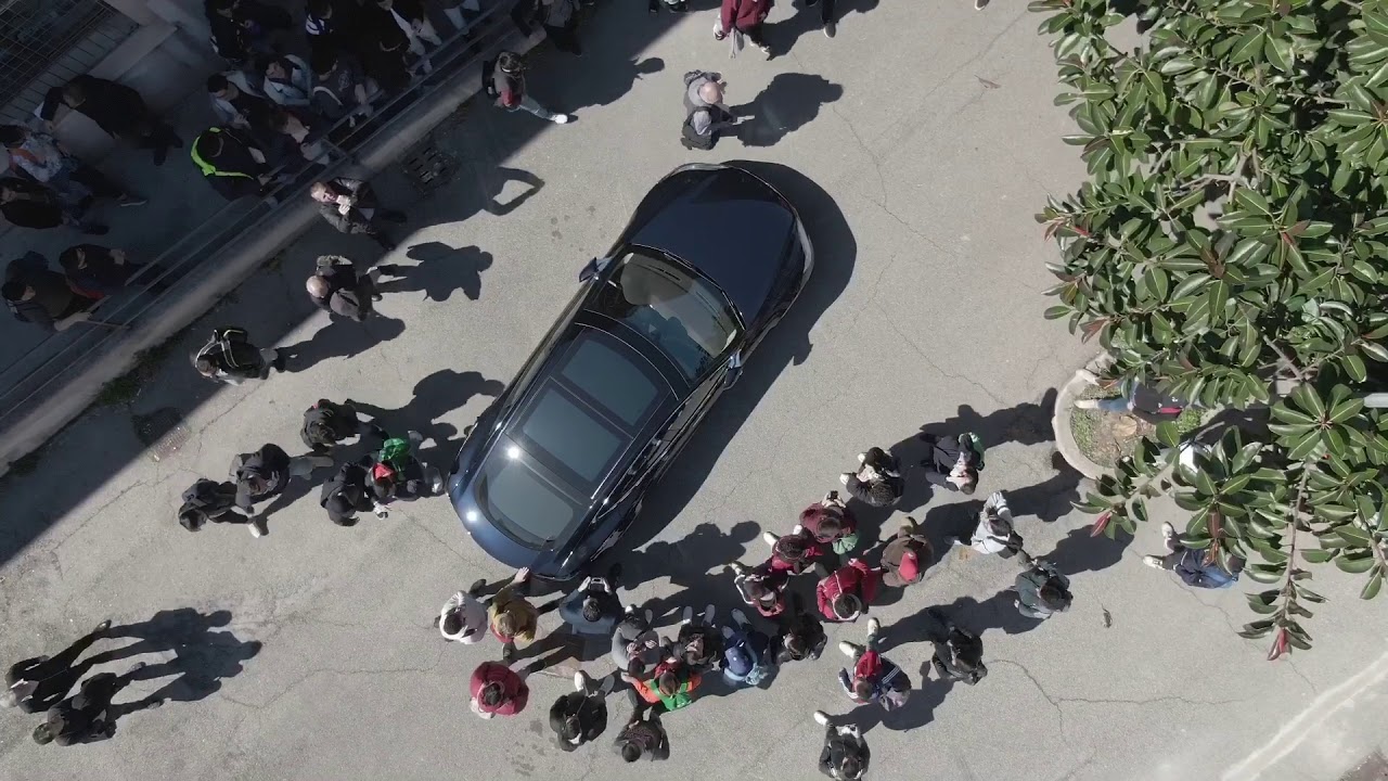 Ecodidattica all'IISS Righi di Taranto con auto elettrica Tesla