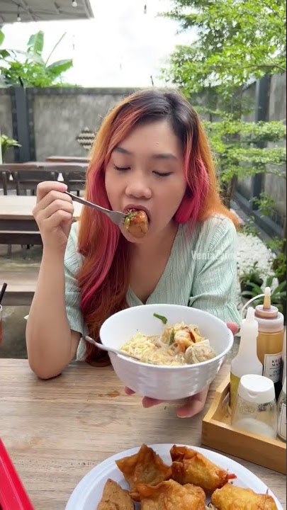 Pesan Bakso sampe 1 Dandang! 🤤 | VeniaZaime