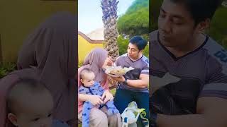 Romantisnya Ust Riza Suapin Istri