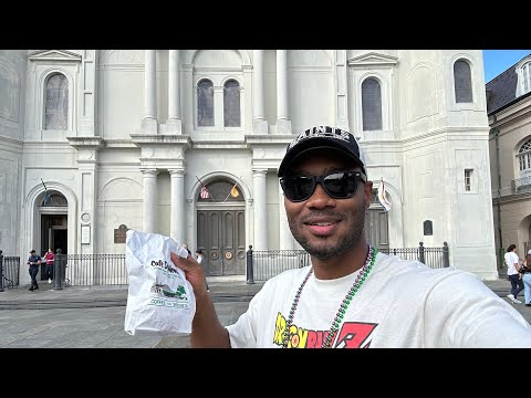 New Orleans original Beignet at CAFE DU MONDE: Jackson Square