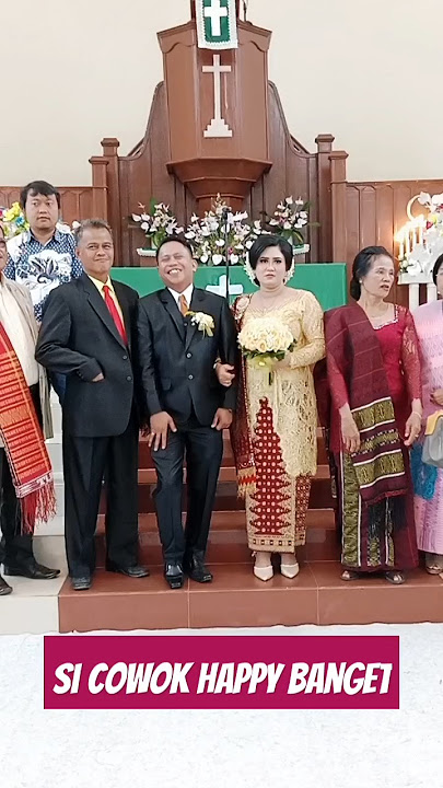 Lucu!!!,Si cowok happy banget,tertawa lebar, beruntung banget dapat pasangan cantik dan senyum manis