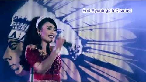 Erni Ayuningsih Rindu di lapangan masbagik lotim rock n dut mantap habis
