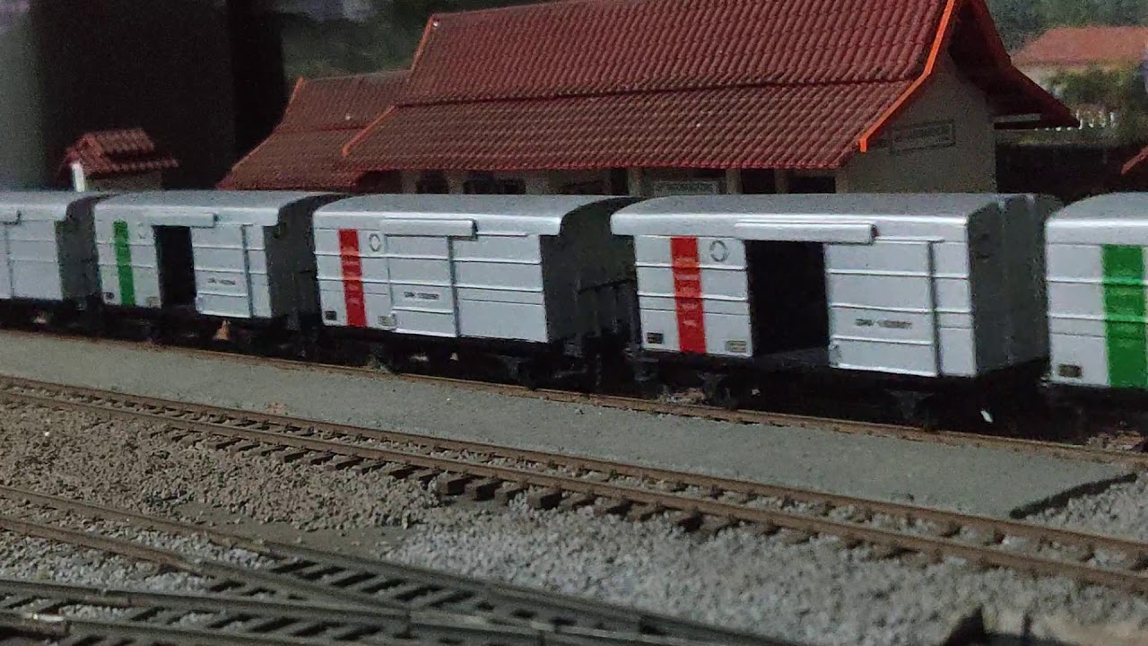 Kereta Api Barang Jaman Dulu - YouTube