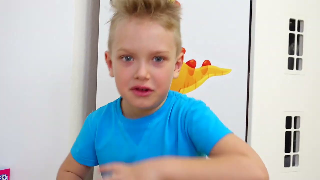 Папа помогает Лёве. Веселая история в доме. LEV family SHOW