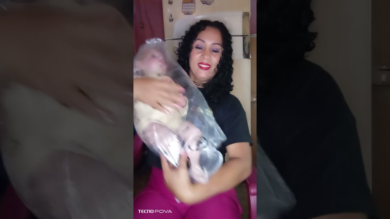 Apresentando meus dois bebês gêmeos que eu ganhei de presente dos dias das mães 