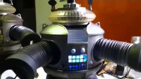 Chrisisall 16" B9 Lost in Space Robot using Life force Kit