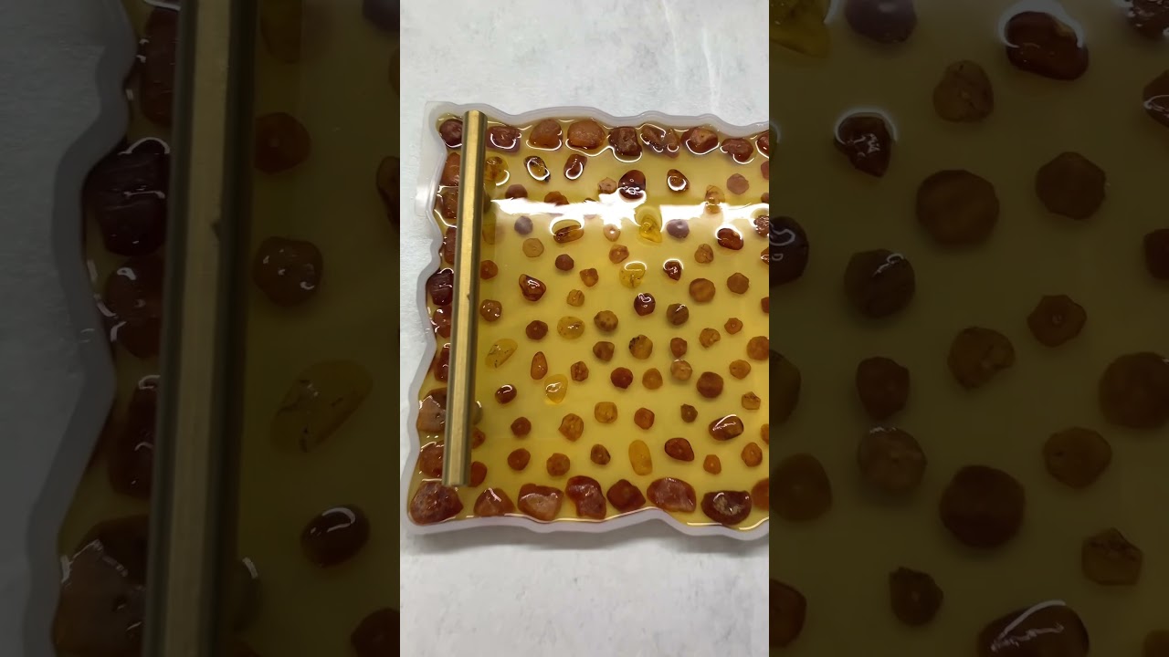 Янтарь в смоле 