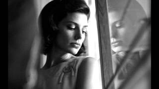 Video thumbnail of "Zou Bisou Bisou - Jessica Pare"