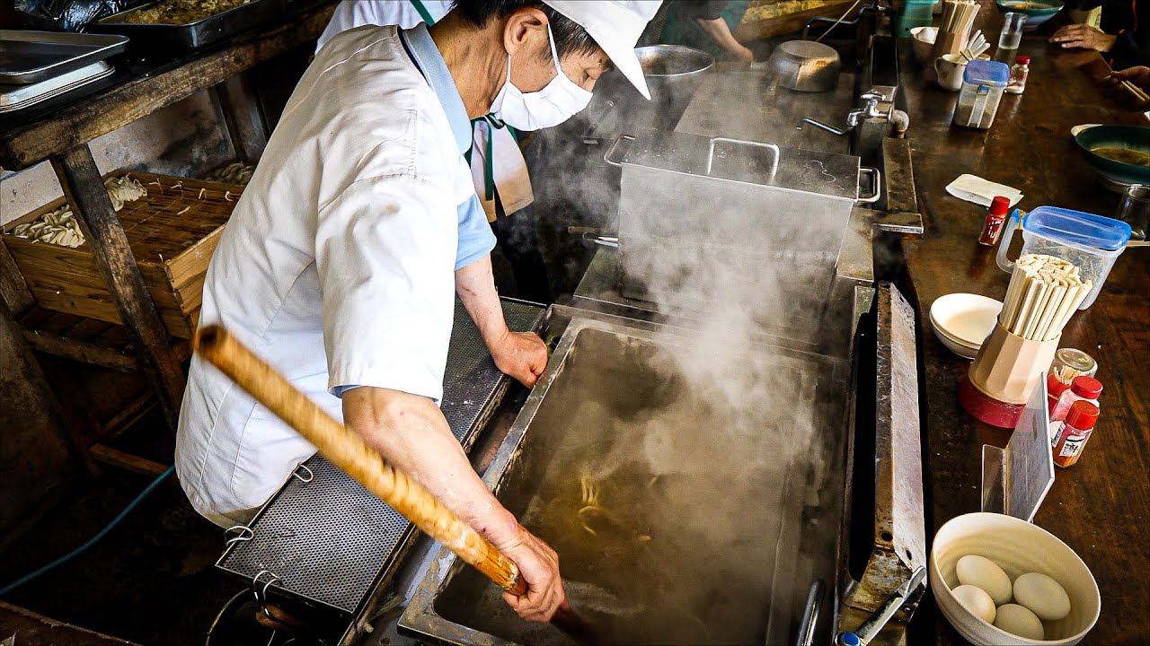 【JAうどんコーナー】 鍋焼きうどん 名物かしわめし