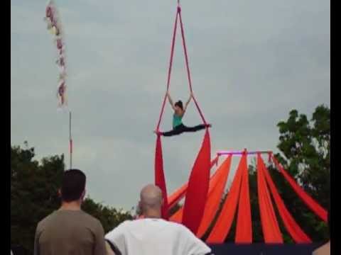 Glastonbury 2009 - Ribbon Acrobat - YouTube