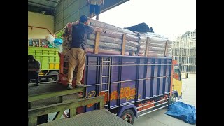 20210218 141309 edited1 proses muat karpet dan sajadah aprilia karpet