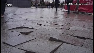 В Москве развалились тротуары за миллиарды рублей