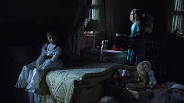O que acontece no final de Annabelle 2?