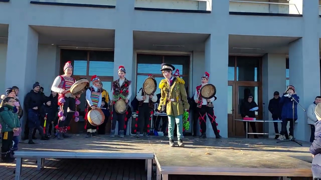 Plugul de la Zvarici din comuna Scobinți, județul Iași...❄️🎄🎊🎶🥁🤗