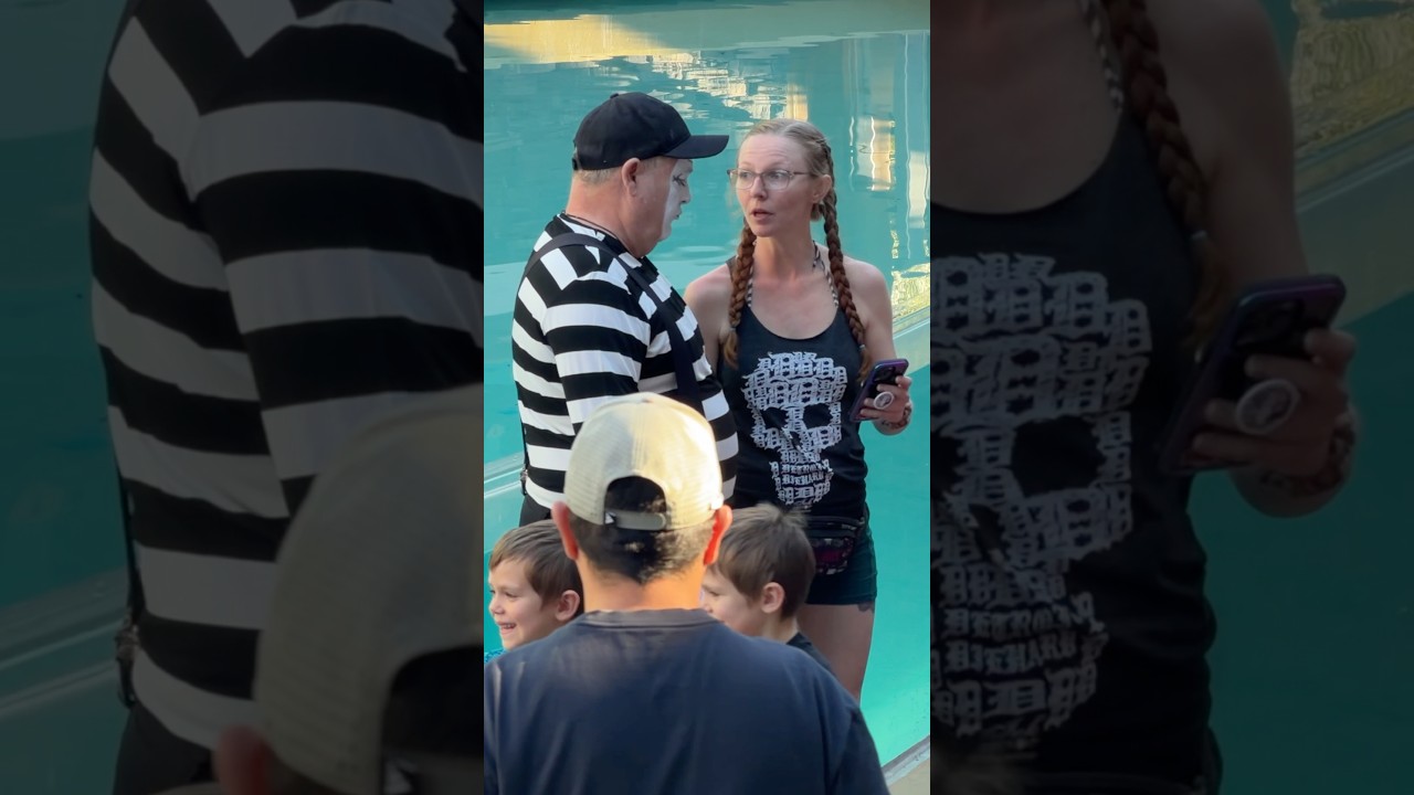Wait ✋ Did he talk? 🤫🥊 Tom mime Seaworld 