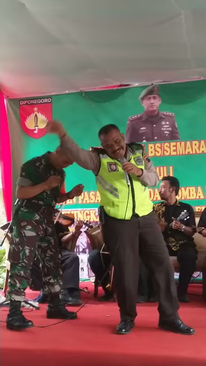 Suara seorang polisi seperti amstrong
