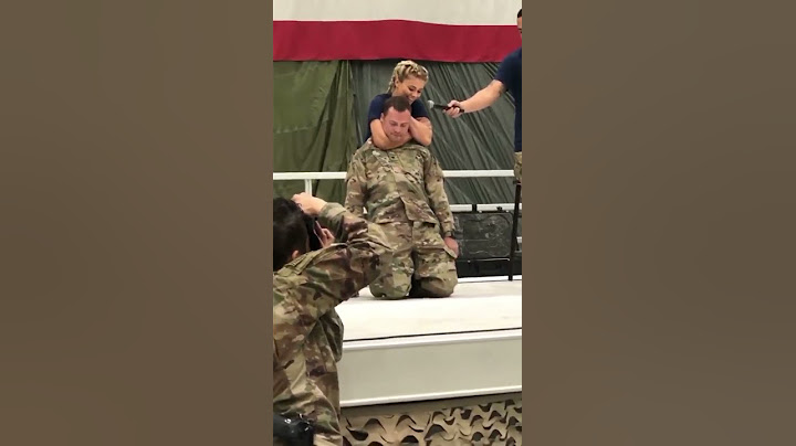 Paige VanZant puts soldier to sleep and  Max Holloway wake him up 😨
