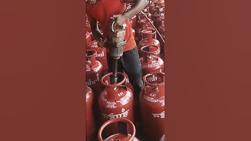 How thay put LPG gas in cylinder 🛢️⛽