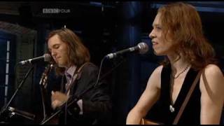 Miniatura de vídeo de "Gillian Welch - Make Me A Pallet On Your Floor"