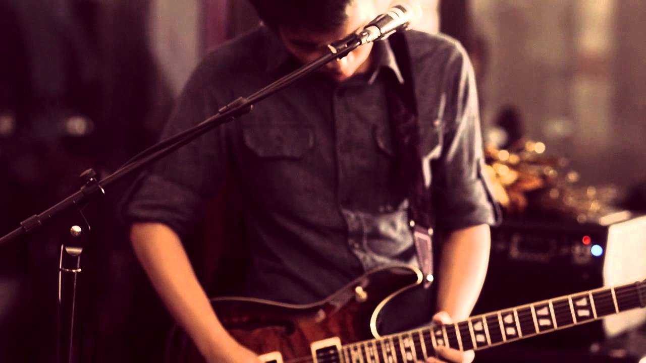 Never The Strangers - Bago Mahuli Ang Lahat [Live At Spryta Studio]