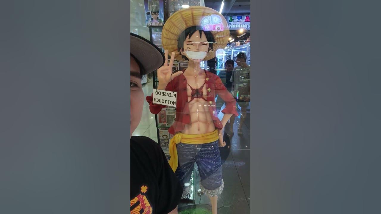 ONE PIECE MONKEY D. LUFFY LIFESIZE FIGURE AT GREENHILLS! YouTube