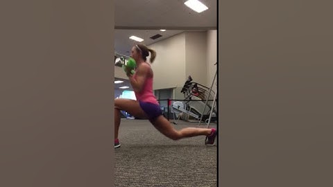 Alternating lunges with bicep curl