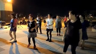 Tina和不夜城同學20160814在華翠橋下 聯歡舞會