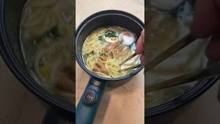 Using Portable Hot Pot To Cook T&T Frozen Ramen Kit! 