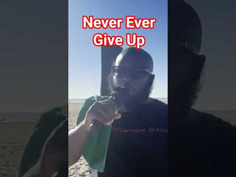 لا تستسلم أبد ا دايودمان شورت إيجابية 