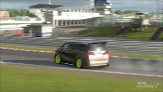 Gran Turismo™ 7 - Toyota Alphard Minivan DRIFT (Attempt 1) screenshot 1