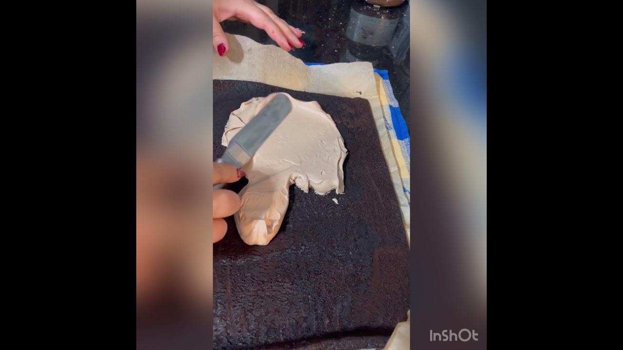Bûche ou roulé au chocolat glaçage rocher بوش او رولي بالشكلاطة قلاساج روشي