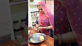 आज Sunday Special में बनाया मेरे Viewers की डिमांड पर राजस्थानी दाल बाटी चूरमा और मिर्ची का कुट्टा