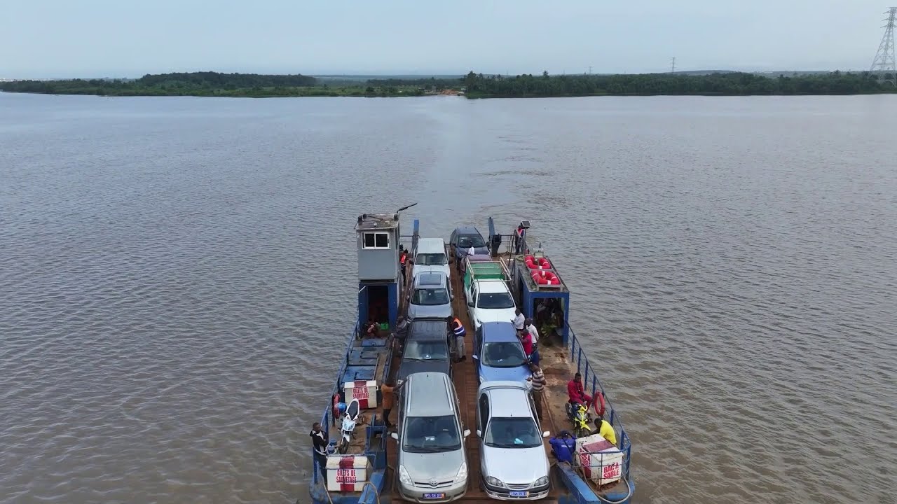 Sur la lagune Ébrié, le bac d’Eloka désengorge Abidjan et rapproche Bingerville de Grand-Bassam