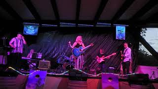 First Raitt Detroit - Bonnie Raitt Tribute band - Gnawin&#39; On It