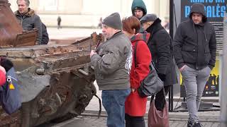 Подбитый российский танк в центре Вильнюсе. Что об этом думают жители столицы