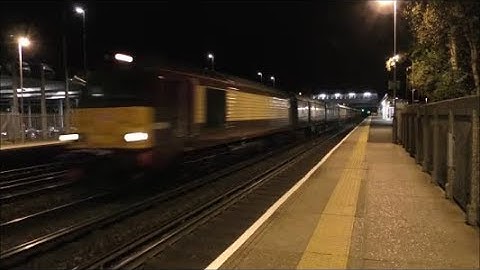 Class 67s TnT with Pullman carriages passing Fleet | 06/12/2017