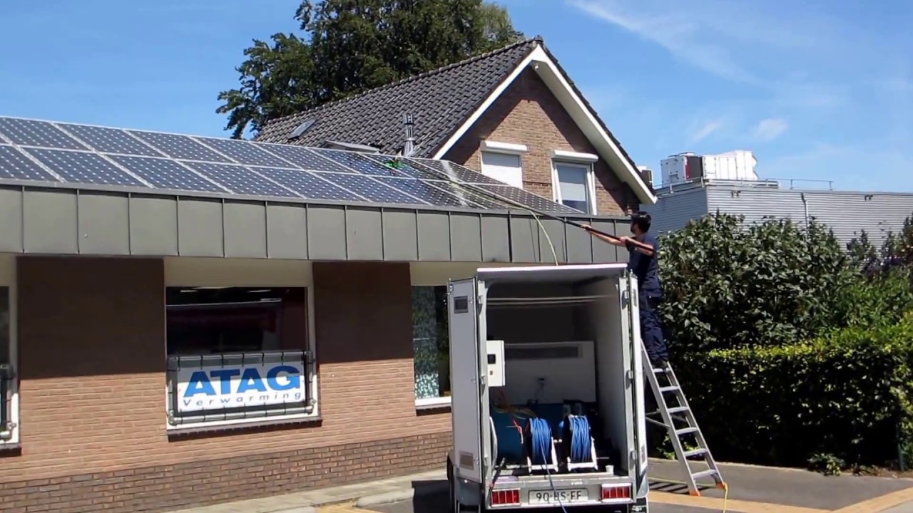 Demo zonnepaneelreiniging door BFH cleaning bij TMI Bosch in 't Harde