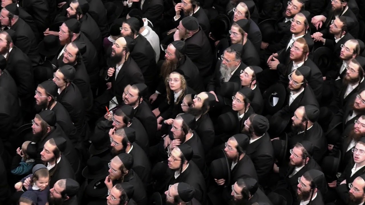 'נרות חנוכה בגור תש"פ נר א |  Gerrer Rebbe Lighting The Menorah 2019